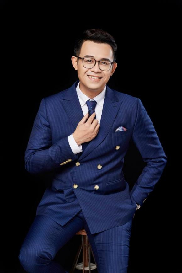 MC Đức Bảo là gương mặt quen thuộc với khán giả truyền hình qua nhiều chương trình tên tuổi như "Chúng tôi là chiến sĩ", "Cà phê sáng với VTV3"... Đức Bảo còn được bạn bè trêu vui là "MC giàu nhất VTV". Ảnh: VTV