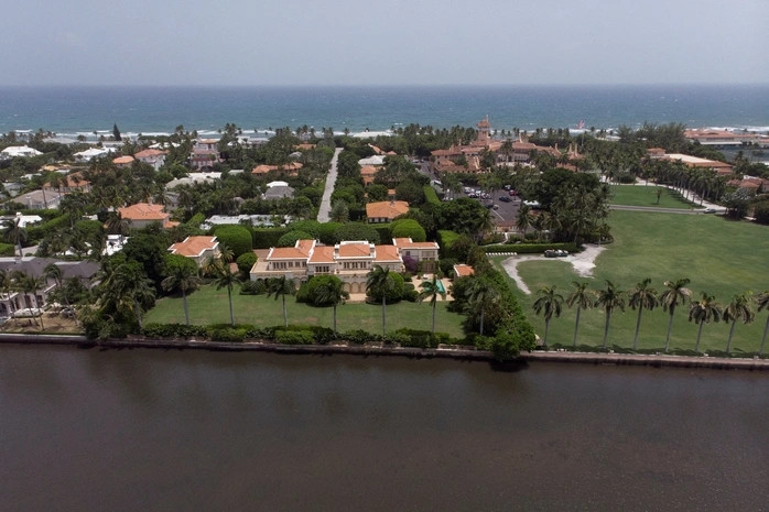 Điền trang sau đó được cải tạo thành một câu lạc bộ chơi golf, chuyển đổi từ nhà ở thành doanh nghiệp kinh doanh cho thuê phòng. Ảnh: Reuters