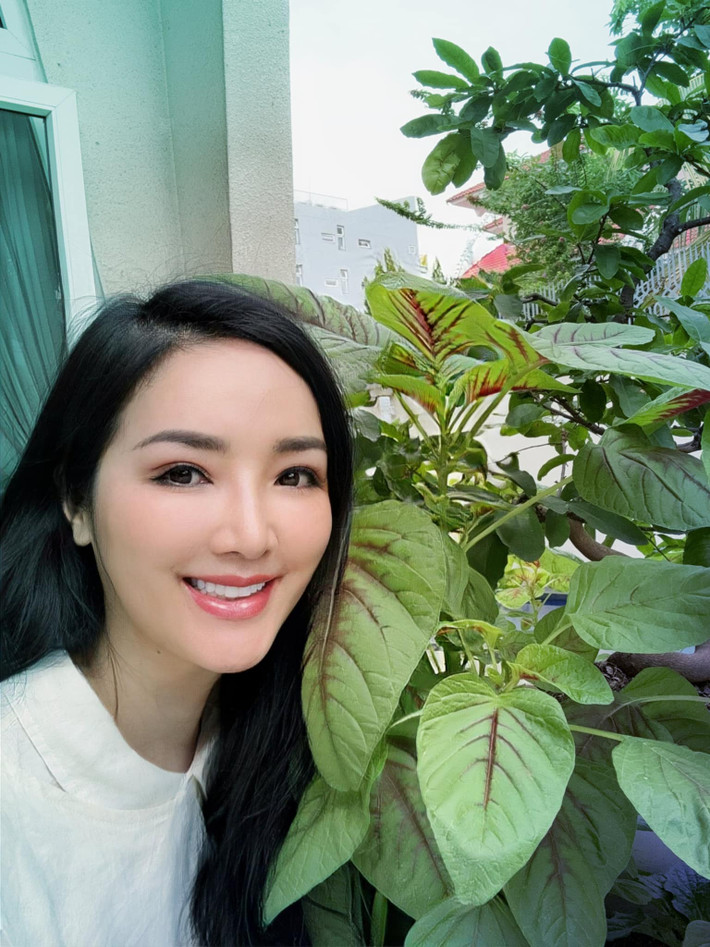 Vườn rau được Giáng My trồng theo phương pháp tự nhiên, không dùng hóa chất nhưng vẫn bội thu. Nguồn ảnh: FBNV