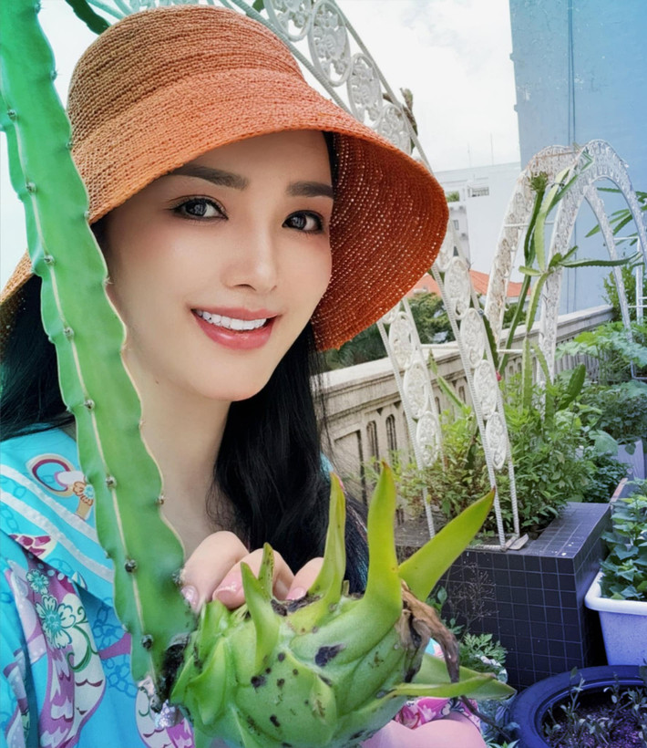 Sau nhiều năm miệt mài hoạt động nghệ thuật và kinh doanh, Hoa hậu Giáng My có cuộc sống vương giả khiến nhiều người ngưỡng mộ.