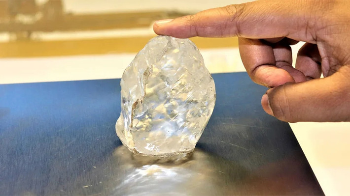 Jwaneng ở Botswana được xem là mỏ kim cương giá trị thế giới. Tháng 6/2021, người ta phát hiện được viên kim cương thô nặng 1.098,3 carat tại đây. Ảnh: Robbreport