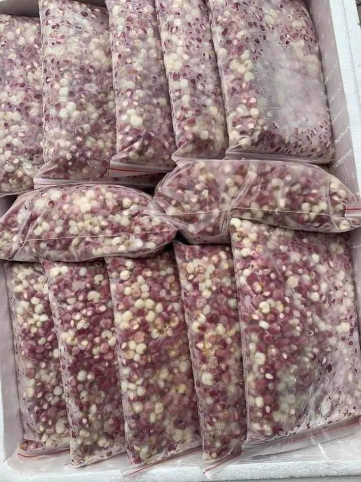 Trên chợ mạng, ngô nếp bung được nhiều người rao bán từ 60.000 - 80.000 đồng/kg. Ảnh: FB Dung Thùy