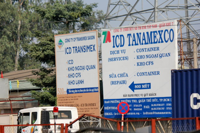 Khoảng 1h sáng, đã có hàng trăm xe tải, xe container bị dồn ứ trên đường. Đến giờ cao điểm sáng nay, hàng ngàn xe bị kẹt lại, hướng về ngã tư Thủ Đức và hướng về cầu Rạch Chiếc.