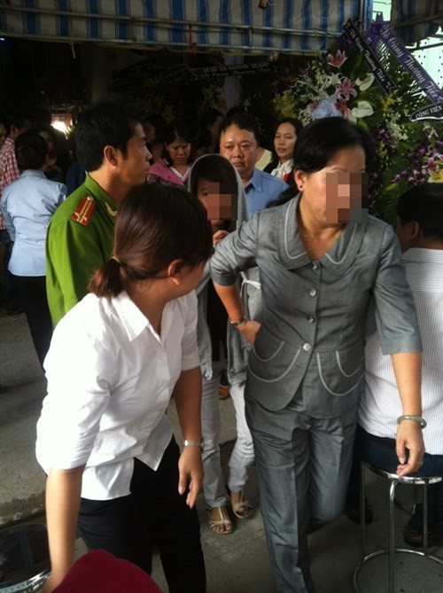 Ngay sau đó, Phước Hải đã được đưa xuống phòng y tế trường rồi được chuyển lên Bệnh viện Tân Phú. Tuy nhiên, nữ sinh tử vong không lâu sau đó. "Bước đầu xác định em học sinh có tiền sử bị bệnh động kinh. Có thể khi bị cô giáo phạt đã sợ quá nên phát bệnh trở lại. Tuy nhiên, việc giáo viên đánh học sinh là không đúng chuẩn mực đạo đức", ông Tân nói.