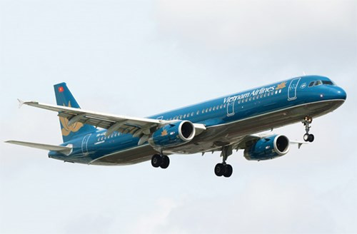 3. Máy bay Vietnam Airlines hạ cánh khẩn cấp tại Hong Kong. Chuyến bay VN350 của hãng Vietnam Airlines đang trên đường từ TP HCM đi Fukuoka (Nhật Bản) phải hạ cánh khẩn cấp ở Hong Kong lúc 4h10 sáng 4/1. Nguyên nhân ban đầu được xác định do trục trặc hệ thống thông khí. Tổng số khách trên chuyến bay là 184 khách và phi hành đoàn đã hạ cánh an toàn. Vietnam Airlines đã bố trí máy bay mới đưa khách đến Fukuoka cất cánh lúc 16h và hạ cánh ở Fukuoka lúc 20h30 (giờ địa phương) trong ngày 4/1.