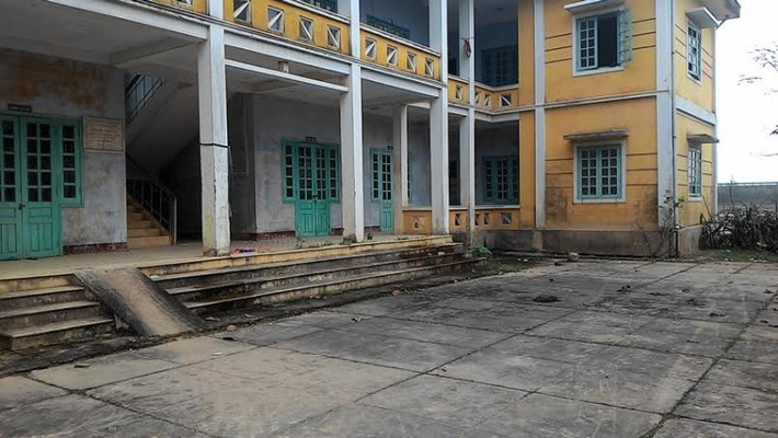 Công trình này được xây vào năm 2003, là một trong những công trình bề thế nhất của xã nhưng giờ bị bỏ hoang. Người dân quanh vùng không ai rõ tại sao công trình lại ngưng sử dụng, trong khi nhu cầu khám chữa bệnh của người dân vẫn có.
