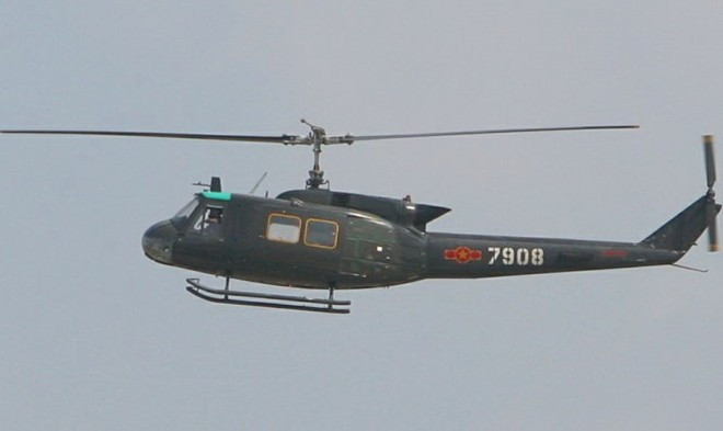  Trực thăng quân sự UH-1 rơi ở Bình Chánh, 4 chiến sỹ tử nạn. Sáng nay (28/1), một trực thăng quân sự UH-1 đã mất tích sau khi rời khỏi sân bay Tân Sơn Nhất vài phút. Cụ thể, trực thăng quân sự Uh-1 cất cánh vào lúc 7h15 và mất liên lạc vào lúc 7h23 sáng. Trên trực thăng có 4 người, gồm phi công và hoa tiêu dẫn đường.