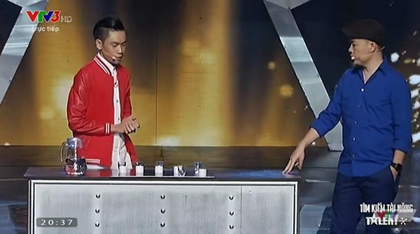 Sau đó, nam thí sinh quay lại bàn có 5 ly nước để chọn uống những ly không phải là axit. Tuy nhiên, Huy Tuấn đã bất ngờ và sững sờ khi Tấn Phát đã không thực hiện thành công tiết mục và uống trúng ly axit. Sự việc khiến không chỉ ban giám khảo mà tất cả các khán giả chứng kiến trực tiếp, qua truyền hình đều "lặng người" và lo lắng cho sức khỏe của thí sinh này. Được biết, sau đó Tấn Phát đã được đưa đi cấp cứu vì sự cố nguy hiểm này.