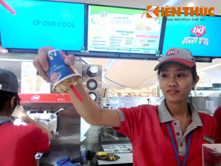 Điểm độc lạ của món kem này là có thể dốc ngược hộp kem mà kem không chảy ra ngoài. Tuy nhiên, thời gian kem giữ nguyên trên hộp chỉ kéo dài khoảng 30 - 40 giây.