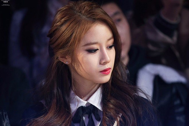 Các nét trên gương mặt của Jiyeon (T-ara), đặc biệt là đôi mắt rất sắc sảo và quyến rũ.