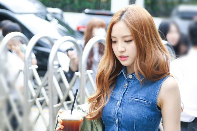 Ngoài ra, rất nhiều thần tượng nữ xinh đẹp ở mọi góc độ như Naeun.