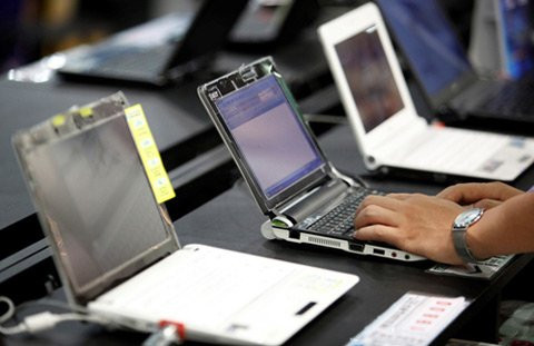 Các sản phẩm laptop giảm trực tiếp 2 triệu đồng, laptop sinh viên giá rẻ hơn máy tính bàn với giá từ 3.990.000 đồng trong ngày 16/11. Ngoài ra, trong tuần lễ từ 14/11-20/11/2015, MediaMart giảm giá tối thiểu từ 15% đến 49% hơn 20.000 mặt hàng.