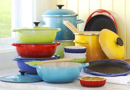 Hàng loạt siêu thị giảm giá sốc cuối tuần này khiến người tiêu dùng có thêm cơ hội mua sắn. Trong đó, hệ thống siêu thị Co.opmart giảm giá lên tới 50% của cho hơn 3.000 mặt hàng cho đến hết ngày 29/11. Các mặt hàng gia dụng sẽ có giá đặc biệt vào các ngày 18 - 20/11.