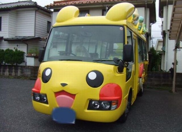 Tạo hình Pikachu dễ thương của một chiếc xe.