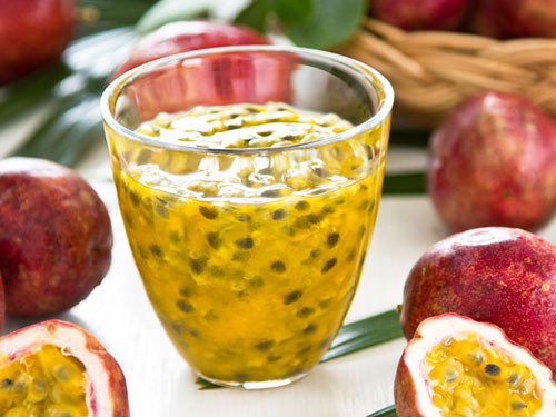 Thưởng thức một cốc nước chanh leo mát mẻ sau những ngày trồng, chăm sóc cây sẽ giúp bạn tăng cường sức khỏe và thêm thư giãn sau những thời gian làm việc căng thẳng.