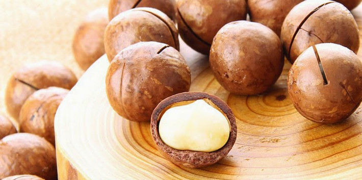 Mắc ca từng được mệnh danh là "vua các loại hạt", chúng có giá bán trên thị trường khá đắt đỏ, dao động từ 350.000 - 400.000 đồng/kg.