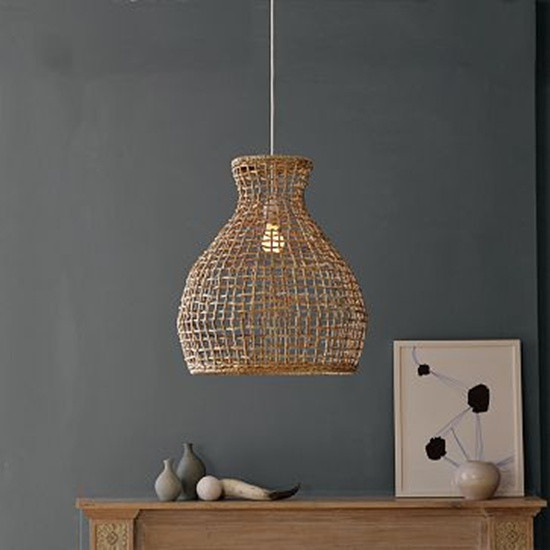 Bạn có thể mua những chiếc đèn, giỏ treo đồ, hộp đựng giấy bằng mây, tre với giá từ 60.000 - 300.000 đồng tại các khu hồ Thiền Quang hoặc đầu đường hàng Trống (gần Hồ Gươm, Hà Nội).
