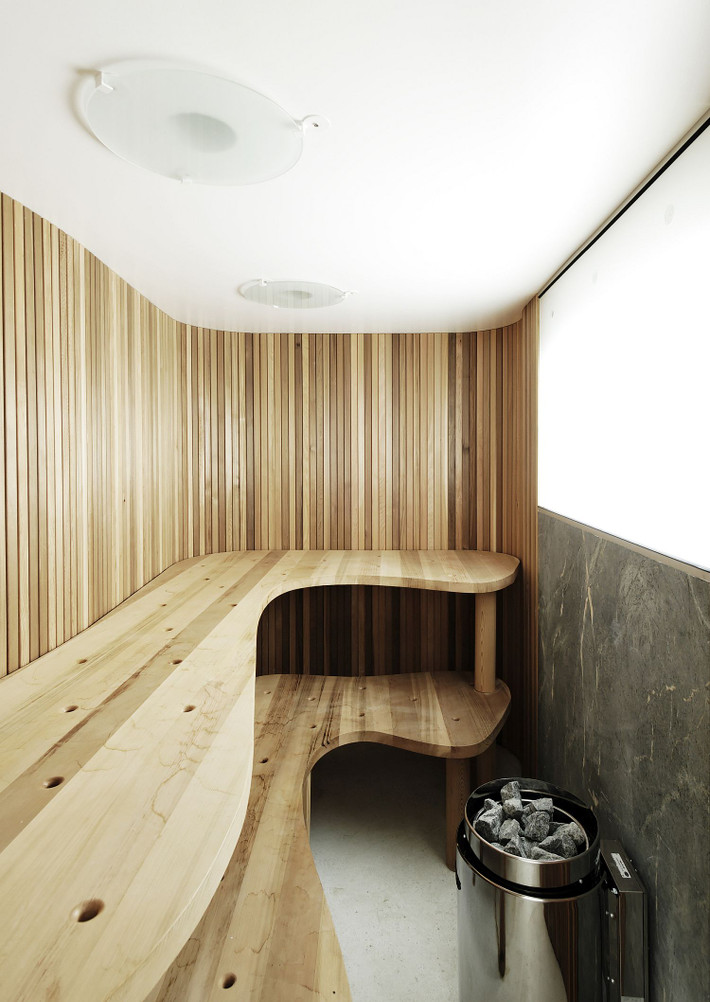 Phòng spa bố trí ngay dưới tầng thấp nhất của căn nhà.