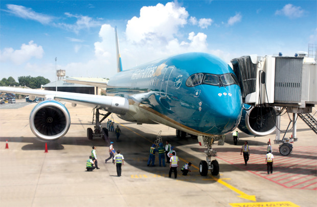 A350-900 là mẫu máy bay của Airbus có chiều dài 67m, sải cánh 65m và được trang bị động cơ Rolls-Royce Trent XWB, loại động cơ duy nhất dành riêng cho dòng máy bay thân rất rộng. Ảnh: VNA.
