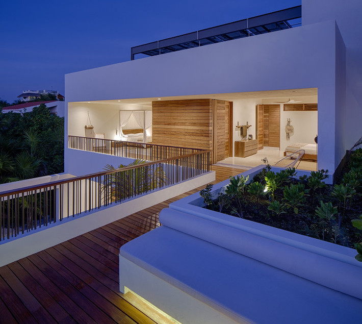 Nằm trên một lô đất đẹp ở Tulum, căn biệt thự nghỉ dưỡng hướng biển được xây dựng chủ yếu bởi vật liệu gỗ, kết hợp cùng các chi tiết thổ cẩm.
