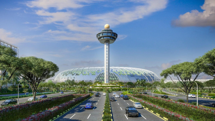 Không gian tại sân bay Changi được thiết kế thoáng đãng với 5 vườn cây xanh có lối ra vào và khu vực chỗ ngồi thoải mái.