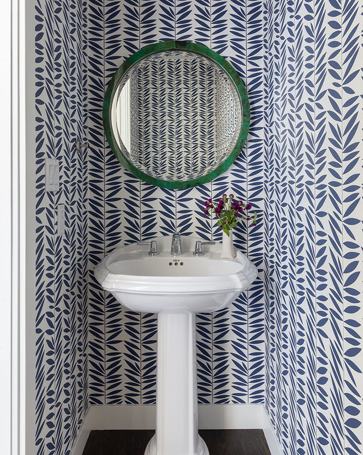 Phòng tắm với vẻ đẹp thanh lịch, sảng khoái. Ảnh: Dering Hall.