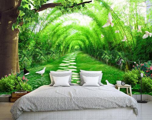 Hàng cây hoa trên tường là điểm nhấn, đem lại sức sống cho phòng ngủ. Ảnh: Bindo.