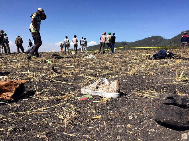 Ngày 10/3/2019, một máy bay Boeing 737 MAX 8 của hãng hàng không Ethiopian Airlines gặp nạn ít phút sau khi cất cánh từ sân bay Bole tại thủ đô Addis Ababa của Ethiopia, khiến 157 hành khách và thành viên phi hành đoàn thiệt mạng. Ảnh: Reuters.