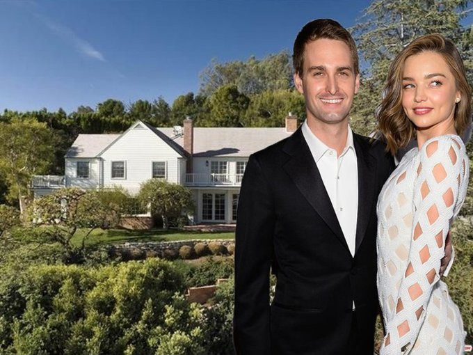 Tỷ phú trẻ Evan Spiegel mua căn nhà ở Los Angeles để sống cùng vợ Miranda Kerr, vào năm 2016 với giá 12 triệu USD, tương đương 12,6 triệu USD ngày nay. Giá trị căn nhà chỉ bằng 0,57% giá trị tài sản ròng 2,2 tỷ USD của Evan Spiegel.