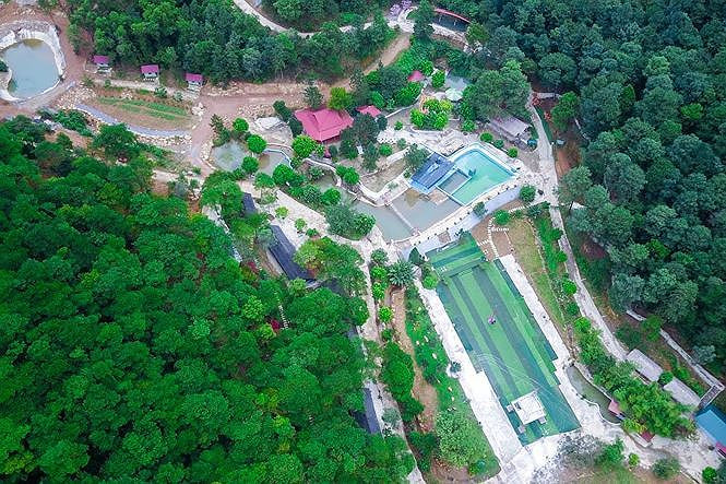 Được biết, ngoài nguyên nhân từ việc chồng lấn quy hoạch, Thanh tra TP cũng chỉ ra UBND huyện Sóc Sơn và UBND các xã có rừng đã ký cho các hộ dân mượn đất theo hình thức sổ lâm bạ. Tuy nhiên, cả UBND huyện lẫn UBND các xã đều không thống kê được số lượng sổ lâm bạ đã cấp. Các xã được thanh tra ở Sóc Sơn cũng không lưu giữ hồ sơ quản lý đất đai đầy đủ, không cập nhật và theo dõi biến động trong sử dụng đất. Cũng vì nguyên nhân này, chính quyền xã không xác định được tình trạng mua bán, chuyển nhượng đất rừng của các hộ gia đình.