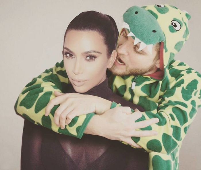 Anh chàng rắc rối cắn tai cô nàng Kim Kardashian.