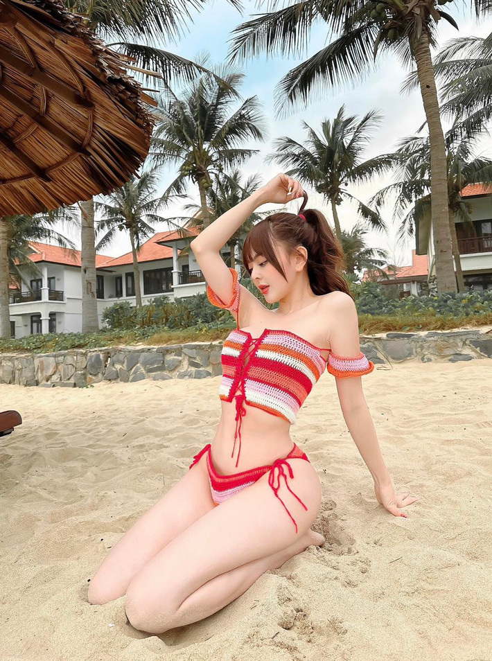 Trang Nemo (Nguyễn Xuân Hương Trang) sinh năm 1992 là một trong những hot girl bán hàng nổi tiếng trên mạng xã hội bởi ngoại hình xinh đẹp, nóng bỏng.