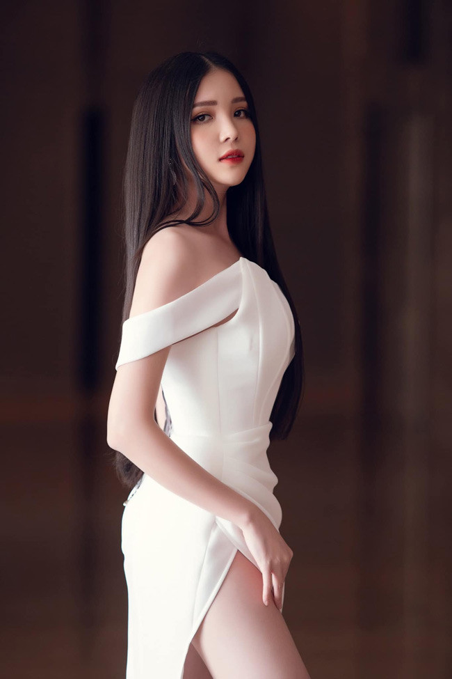 Ngoài công việc giảng dạy, Thuý Vi còn thường xuyên xuất hiện tại các sự kiện giải trí, các cuộc thi sắc đẹp. Cô nhận được lời khen về dung mạo xinh đẹp, trẻ trung.