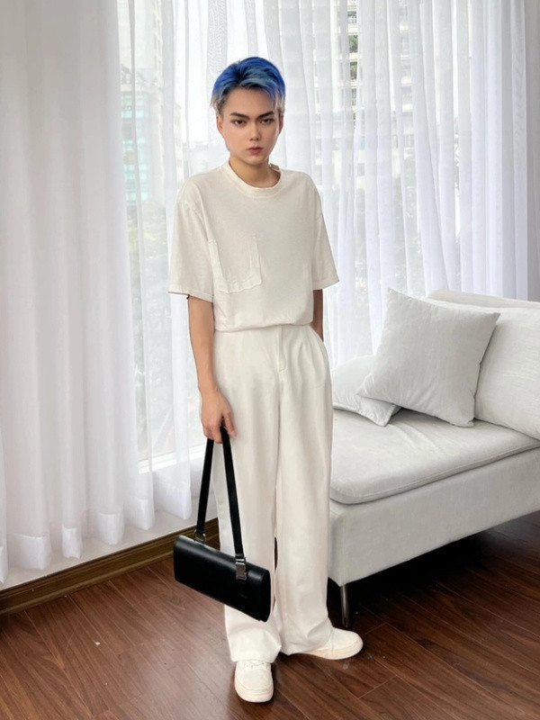 Trong nhiều video chia sẻ của mình, Phạm Thoại luôn nhấn mạnh tầm quan trọng việc học cũng như phải có bằng đại học. Được biết, dù gia đình không có điều kiện nhưng anh vẫn nhất quyết đi học đại học.