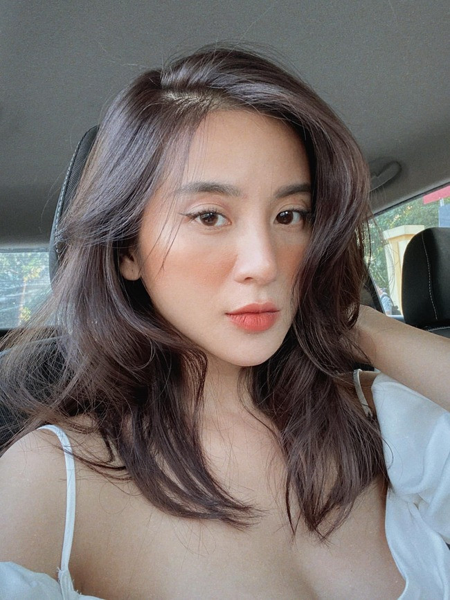 Càng có tuổi, càng đẹp ngọt ngào, Ngọc Anh khiến nhiều đàn em phải trầm trồ khen ngợi.