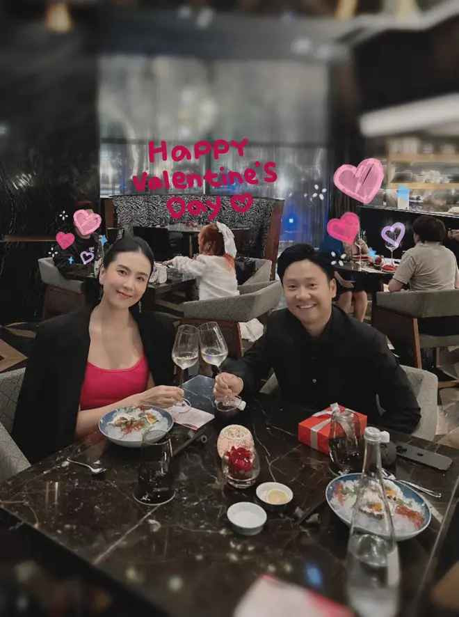 Mới đây, nữ MC sinh năm 1990 bất ngờ khoe lại ảnh cùng ông xã cách đây 10 năm.