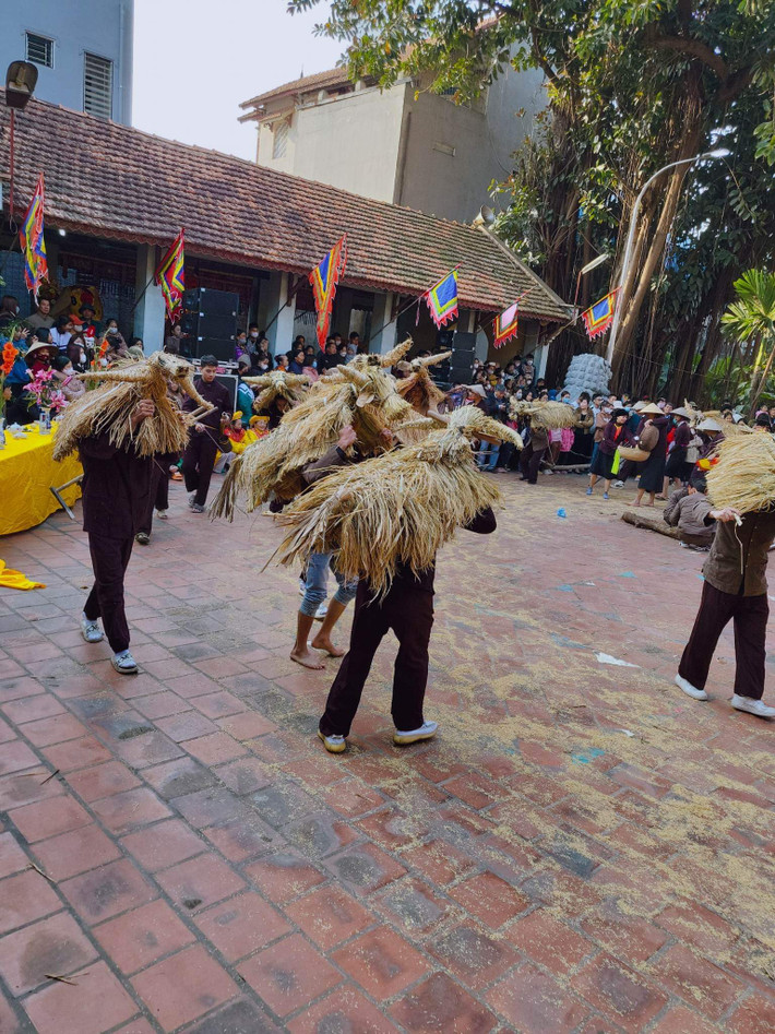 Qua những hoạt cảnh sản xuất nông nghiệp thường ngày, người dân Đại Đồng bày tỏ khát vọng lao động, cầu mùa, cầu lộc trời cho là mưa thuận gió hòa, cây cối tốt tươi, gia súc gia cầm sinh sôi nảy nở.