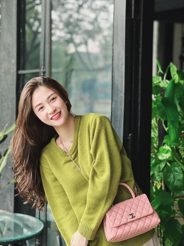 Gu thời trang của nữ diễn viên Thư Vũ được khán giả đánh giá là thời thượng, tinh tế.