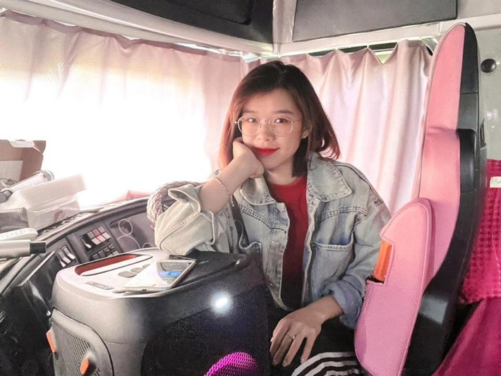 Có được "tấm giấy thông hành", dần dần Mỹ Hạnh tự chạy xe đi khắp các tỉnh Hà Giang, Hải Phòng, Cao Bằng, Hải Dương… Thời gian đầu, đôi lúc, cô nàng cũng run chân khi qua những đoạn đường khó. Khi đó, cô tập trung lái thật nắn nót, quan sát kỹ tứ phía, không khi nào hối thúc bản thân phải đi nhanh và luôn đặt tiêu chí an toàn lên hàng đầu.
