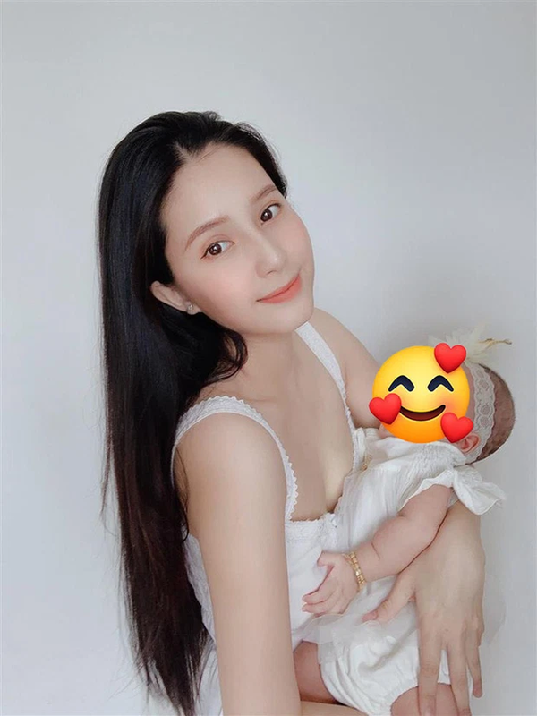 Khi bé Sol mới chào đời, bố ruột chu cấp 5 triệu đồng/tháng. Tuy nhiên, sao nữ Sóng gió cho biết cô đã không còn nhận khoản tiền này.