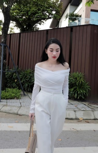 Phần lớn các bài viết trong nhóm đều không đồng tình với cách ứng xử của Hà Linh với cư dân mạng.