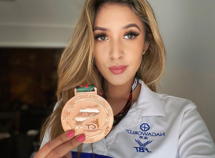Về cơ hội tranh chấp HCV tại SEA Games 2023, cha của Nicole tin tưởng con gái mình sẽ giành được thành tích tốt nhất: "Quá trình đào tạo của con gái tôi thực sự tốt. Ở giải đấu địa phương vừa qua, con gái tôi thể hiện phong độ tốt trước các đối thủ. Con gái tôi đã thực sự sẵn sàng".