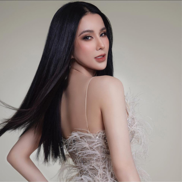Mặc dù đã trải qua hai lần sinh nở, song vóc dáng của Diệp Lâm Anh vẫn "chuẩn chỉnh".