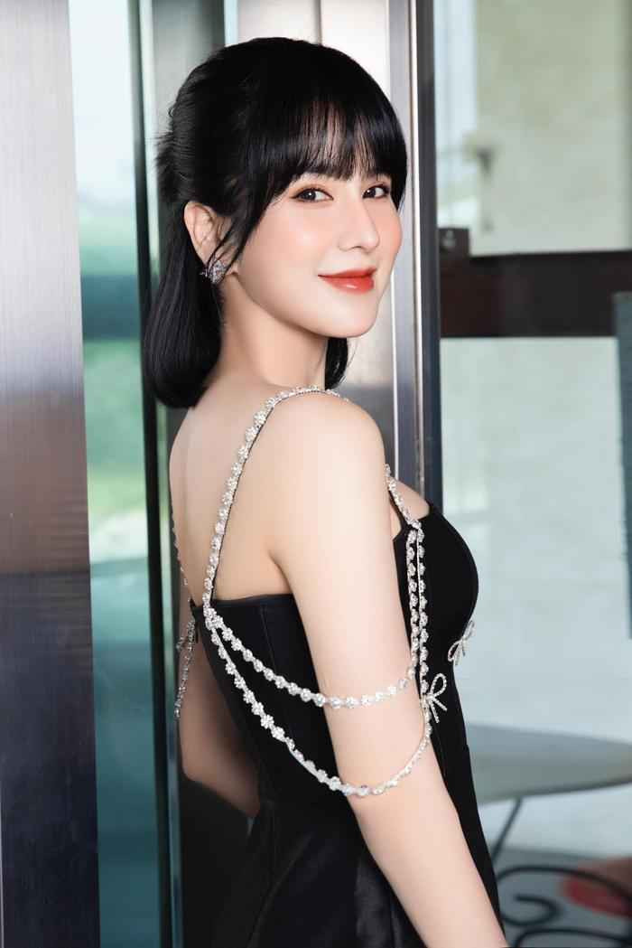 Đến nay, Diệp Lâm Anh vẫn tiếp tục chế độ đó để duy trì vóc dáng như hiện tại. Chính vì thế mà cô nàng chẳng ngại diện bikini khoe thần hình "bốc lửa".