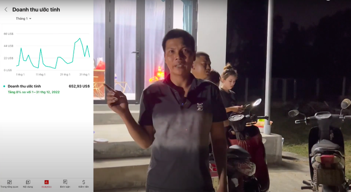 mới đây Lộc Fuho lại khiến khán giả ngỡ ngàng khi tiết lộ mức thu nhập của mình qua các video trên mạng xã hội. Cụ thể, “thầy Lộc” công khai bảng thống kê cho thấy thu nhập tháng 1/2023 là 652 USD (hơn 15 triệu đồng).