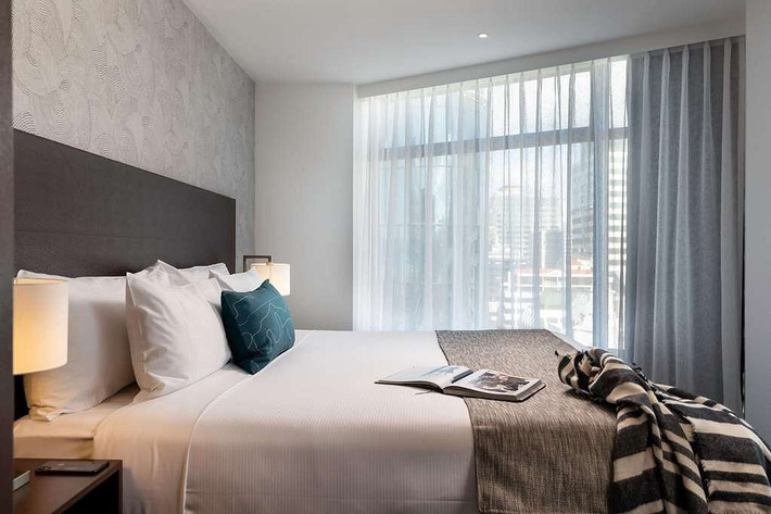 Từ khách sạn Rydges, đoàn quân của HLV Mai Đức Chung cũng chỉ mất 20 phút đi xe buýt để đến nơi. Điều này khá thuận lợi với các cô gái của đội tuyển nữ Việt Nam.