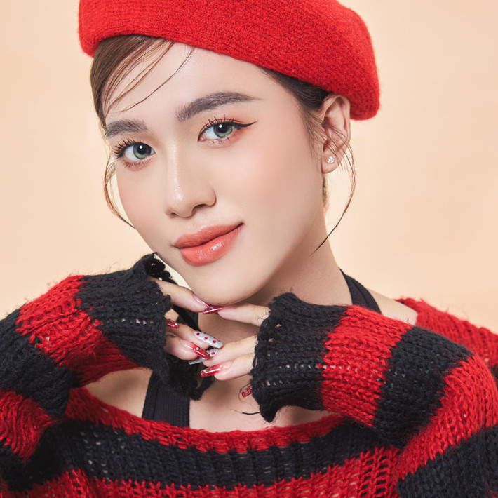 Trải qua gần 2 năm hoạt động trong lĩnh vực làm đẹp, Yul đã sở hữu cho mình kênh TikTok với gần 600.000 người theo dõi, đạt hơn 16 triệu lượt thích, kênh Instagram gần 40.000 followers, trở thành một trong những hot beauty blogger trong lĩnh vực làm đẹp.