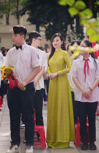 Nữ giáo viên cho biết, cô cảm thấy rất bất ngờ khi bộ ảnh được chia sẻ trên mạng xã hội và nhận về nhiều bình luận tích cực.