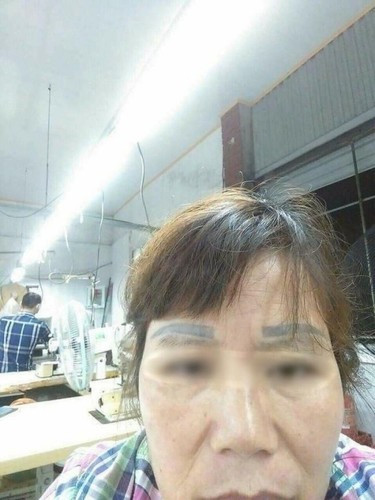 Nhiều người đã bày tỏ sự thương cảm cho cô vợ khi đã gặp ngay phải thợ xăm có tay nghề yếu kém, để rồi “tiền mất, tật mang”.