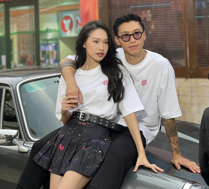 "Trai tài, gái sắc" thường là lời khen mà người hâm mộ dành cho cặp đôi này. Văn Hậu và Hải My có nhiều điểm tương đồng, thường xuyên đăng tải hình ảnh, xuất hiện cùng nhau trong những lần hẹn hò, đi du lịch, dự sự kiện,...